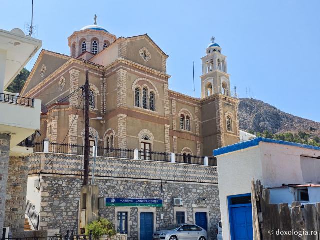 Biserica „Sfântul Ierarh Nicolae” – locașul impunător cu vedere spre portul din Insula Kalymnos
