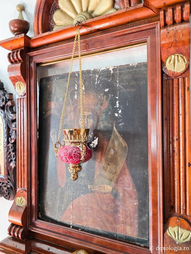 Paraclisul închinat Sfintei Mucenițe Paraschevi, bisericuța de pe stâncă din Skala, Insula Patmos