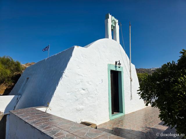 Paraclisul închinat Sfintei Mucenițe Paraschevi, bisericuța de pe stâncă din Skala, Insula Patmos