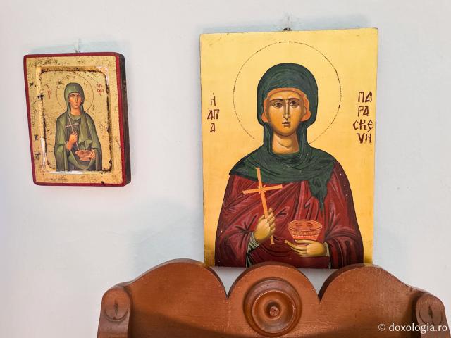 Paraclisul închinat Sfintei Mucenițe Paraschevi, bisericuța de pe stâncă din Skala, Insula Patmos