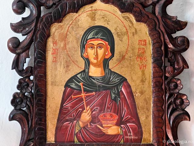 Paraclisul închinat Sfintei Mucenițe Paraschevi, bisericuța de pe stâncă din Skala, Insula Patmos