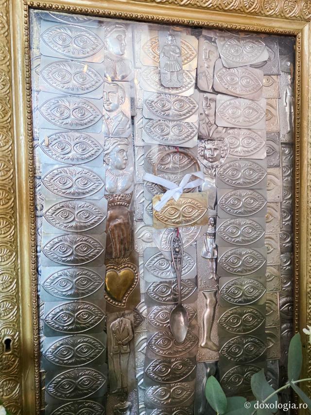 Paraclisul închinat Sfintei Mucenițe Paraschevi, bisericuța de pe stâncă din Skala, Insula Patmos