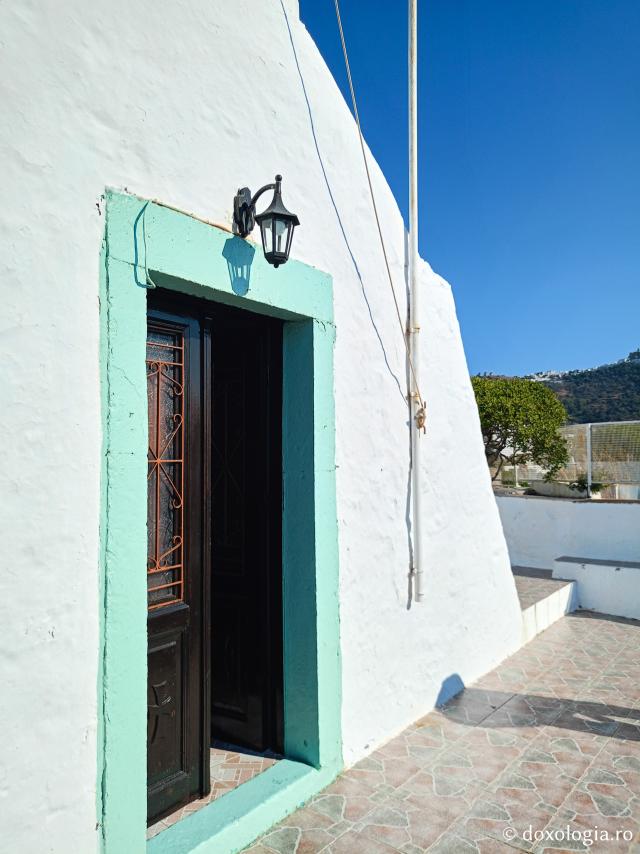 Paraclisul închinat Sfintei Mucenițe Paraschevi, bisericuța de pe stâncă din Skala, Insula Patmos