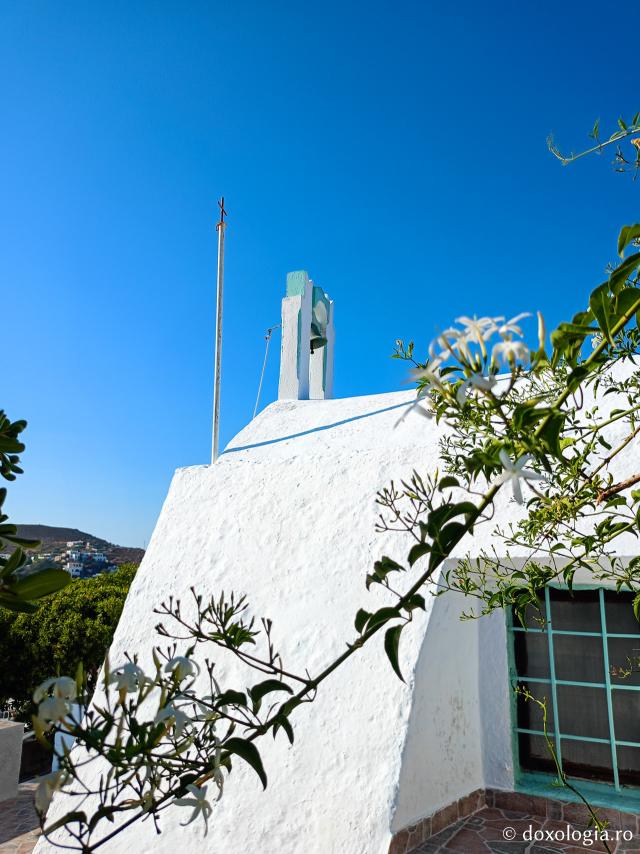 Paraclisul închinat Sfintei Mucenițe Paraschevi, bisericuța de pe stâncă din Skala, Insula Patmos