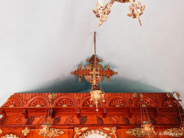 Paraclisul închinat Sfintei Mucenițe Paraschevi, bisericuța de pe stâncă din Skala, Insula Patmos