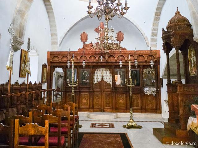 Moment de tihnă la biserica închinată Sfântului Mucenic Foca din Patmos