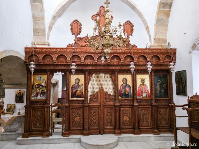 Moment de tihnă la biserica închinată Sfântului Mucenic Foca din Patmos
