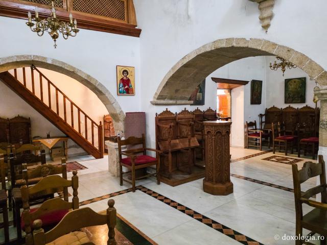 Moment de tihnă la biserica închinată Sfântului Mucenic Foca din Patmos