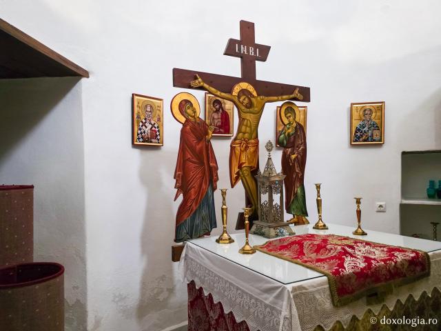 Moment de tihnă la biserica închinată Sfântului Mucenic Foca din Patmos