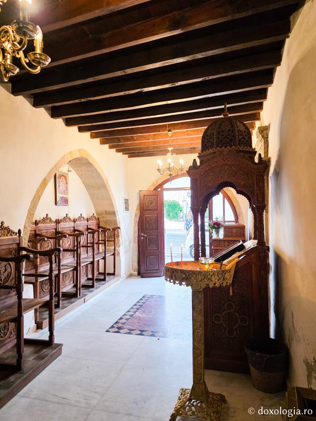 Moment de tihnă la biserica închinată Sfântului Mucenic Foca din Patmos