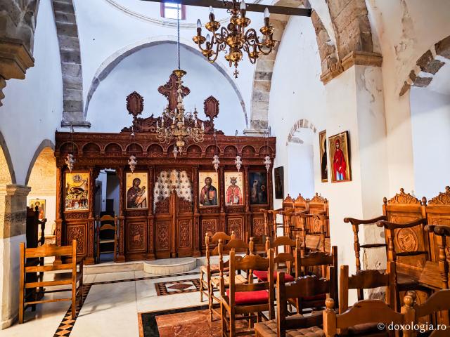 Moment de tihnă la biserica închinată Sfântului Mucenic Foca din Patmos