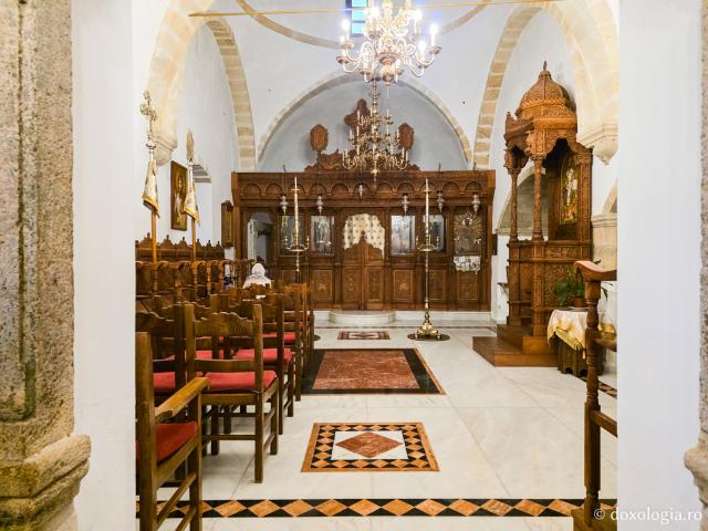 Moment de tihnă la biserica închinată Sfântului Mucenic Foca din Patmos