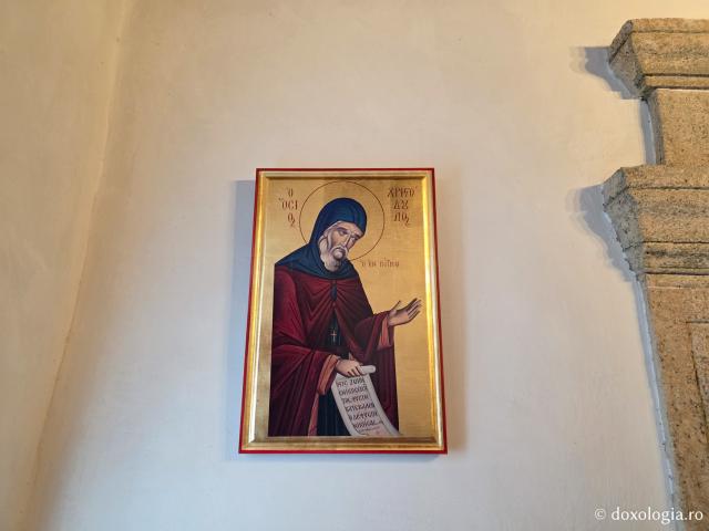 Moment de tihnă la biserica închinată Sfântului Mucenic Foca din Patmos