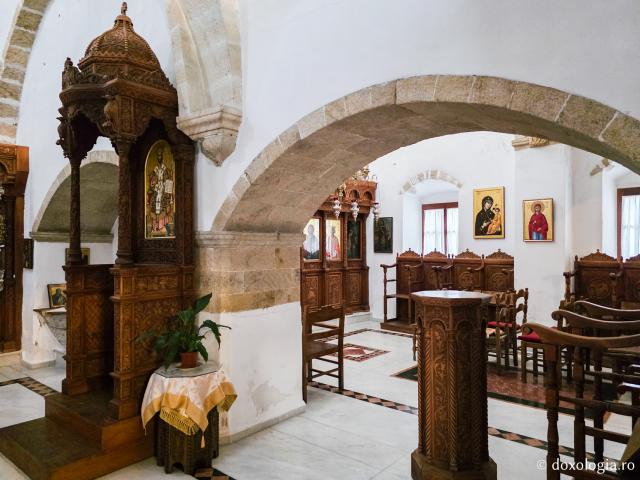 Moment de tihnă la biserica închinată Sfântului Mucenic Foca din Patmos