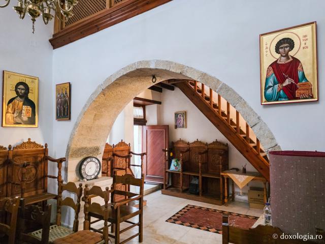 Moment de tihnă la biserica închinată Sfântului Mucenic Foca din Patmos