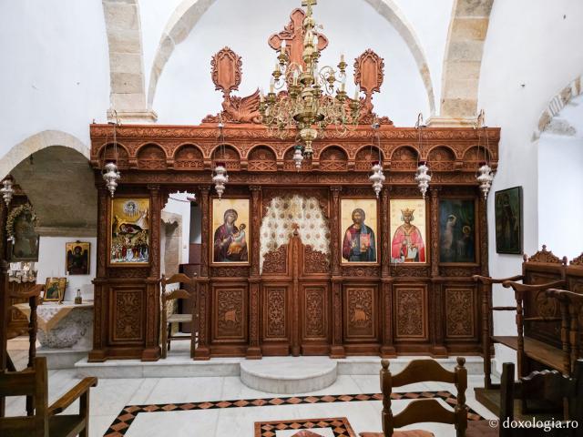 Moment de tihnă la biserica închinată Sfântului Mucenic Foca din Patmos