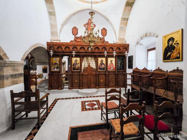 Moment de tihnă la biserica închinată Sfântului Mucenic Foca din Patmos