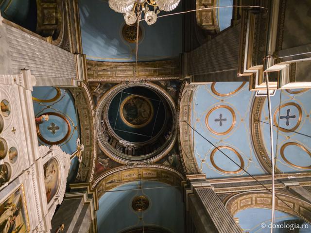 Biserica „Sfântul Ierarh Nicolae” – locașul impunător cu vedere spre portul din Insula Kalymnos