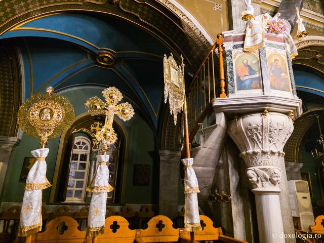 Biserica „Sfântul Ierarh Nicolae” – locașul impunător cu vedere spre portul din Insula Kalymnos