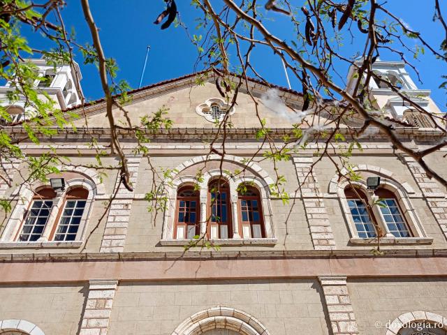 Biserica „Sfântul Ierarh Nicolae” – locașul impunător cu vedere spre portul din Insula Kalymnos