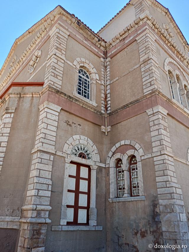 Biserica „Sfântul Ierarh Nicolae” – locașul impunător cu vedere spre portul din Insula Kalymnos