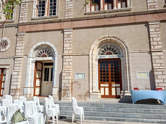 Biserica „Sfântul Ierarh Nicolae” – locașul impunător cu vedere spre portul din Insula Kalymnos