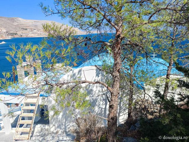 Pași de pelerin la capela închinată Sfintei Cruci din Pothia, capitala Insulei Kalymnos