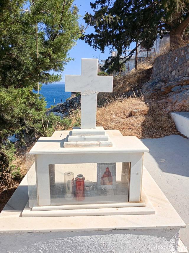Pași de pelerin la capela închinată Sfintei Cruci din Pothia, capitala Insulei Kalymnos