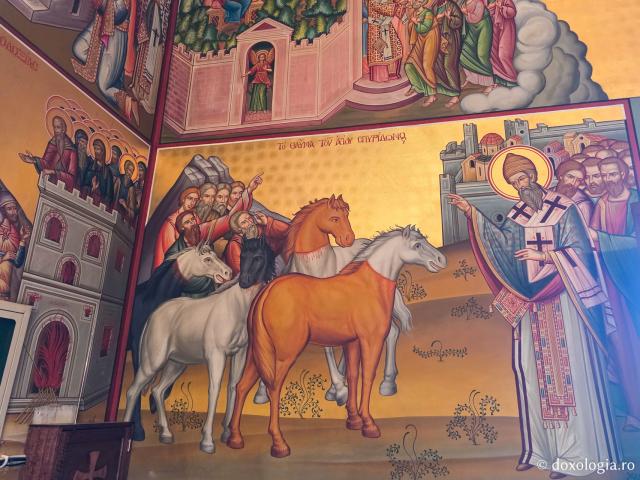 Minunea inversării cailor de către Sfântul Spiridon - Clipe de răgaz în fața frescelor din biserica principală a Mănăstirii Sfântului Cuvios Sava cel Nou din Kalymnos