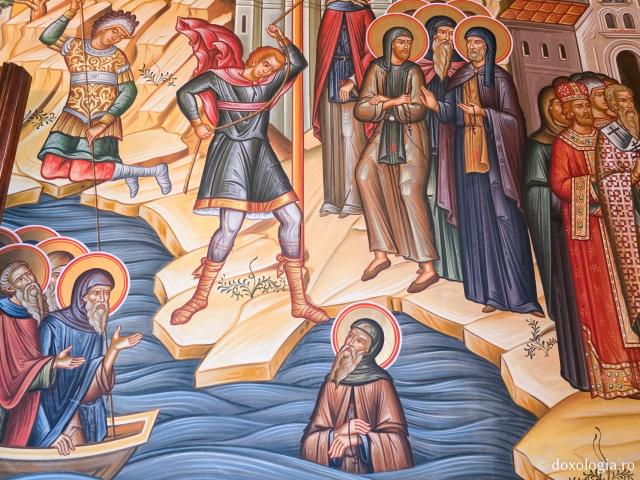 Clipe de răgaz în fața frescelor din biserica principală a Mănăstirii Sfântului Cuvios Sava cel Nou din Kalymnos