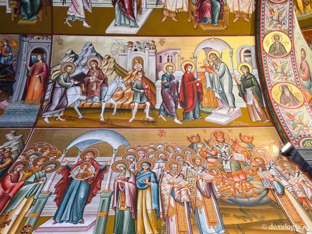 Clipe de răgaz în fața frescelor din biserica principală a Mănăstirii Sfântului Cuvios Sava cel Nou din Kalymnos