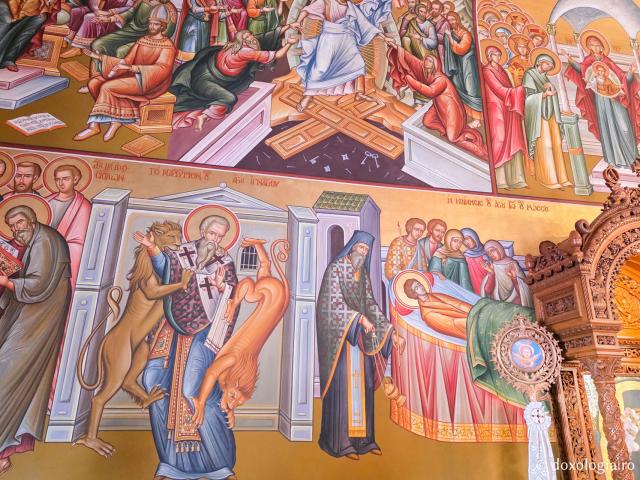 Clipe de răgaz în fața frescelor din biserica principală a Mănăstirii Sfântului Cuvios Sava cel Nou din Kalymnos