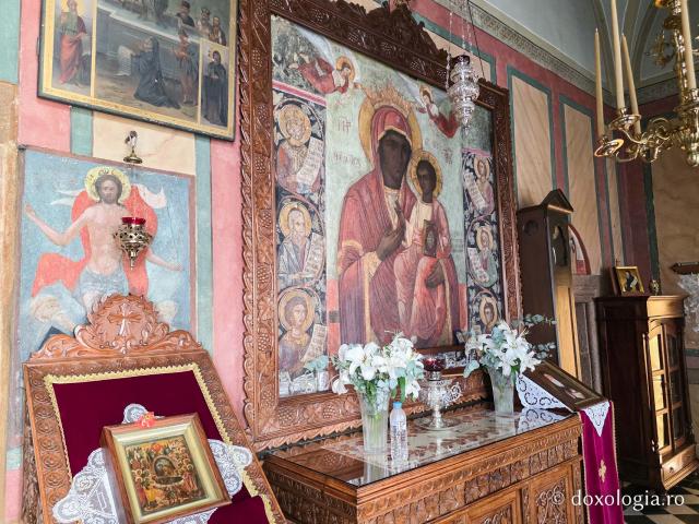 Icoana cu trei ochi a Maicii Domnului „Eleusa” - Mănăstirea „Izvorul Tămăduirii” din Patmos – locașul ce adăpostește Icoana cu trei ochi a Maicii Domnului „Eleusa”
