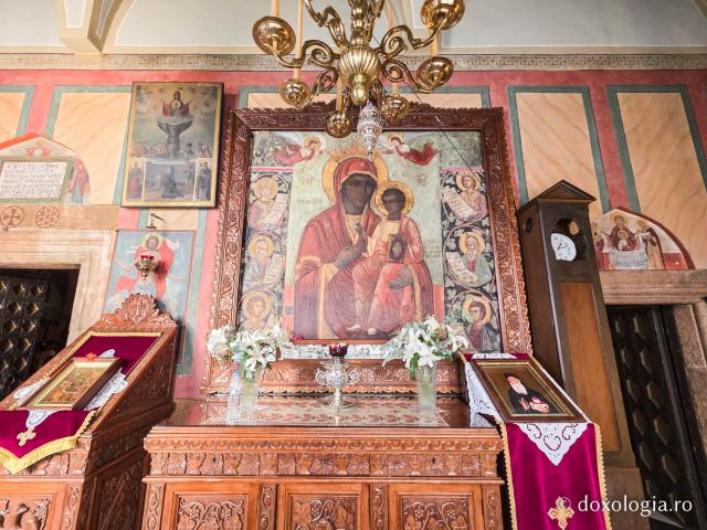 Icoana cu trei ochi a Maicii Domnului „Eleusa” din Patmos – icoana ce a dispărut trei zile în timpul Sfintei Liturghii / Foto: Magda Buftea Icoana cu trei ochi a Maicii Domnului „Eleusa” din Patmos – icoana ce a dispărut trei zile în timpul Sfintei Liturghii