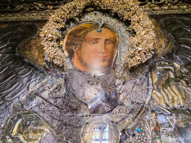 Pași de pelerin la Mănăstirea „Sfântul Arhanghel Mihail” Roukouniotis din Insula Symi / Foto: Magda Buftea Pași de pelerin la Mănăstirea „Sfântul Arhanghel Mihail” Roukouniotis din Insula Symi