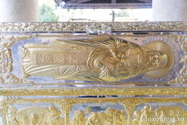 Racla cu moaștele Sfântului Cuvios Mărturisitor Sofian de la Antim / Foto: pr. Silviu Cluci Racla cu moaștele Sfântului Cuvios Mărturisitor Sofian de la Antim