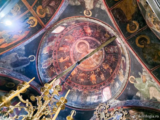 Mănăstirea „Izvorul Tămăduirii” din Patmos – locașul ce adăpostește Icoana cu trei ochi a Maicii Domnului „Eleusa” / Foto: Magda Buftea Mănăstirea „Izvorul Tămăduirii” din Patmos – locașul ce adăpostește Icoana cu trei ochi a Maicii Domnului „Eleusa”