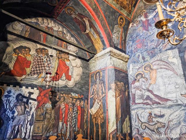 Mănăstirea „Izvorul Tămăduirii” din Patmos – locașul ce adăpostește Icoana cu trei ochi a Maicii Domnului „Eleusa” / Foto: Magda Buftea Mănăstirea „Izvorul Tămăduirii” din Patmos – locașul ce adăpostește Icoana cu trei ochi a Maicii Domnului „Eleusa”
