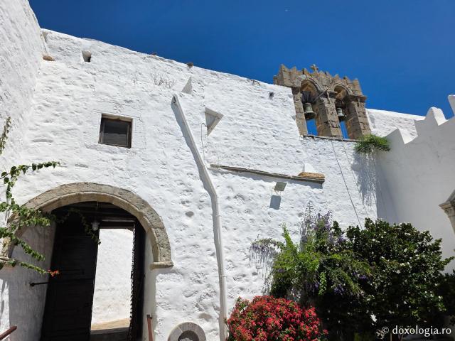 Mănăstirea „Izvorul Tămăduirii” din Patmos – locașul ce adăpostește Icoana cu trei ochi a Maicii Domnului „Eleusa” / Foto: Magda Buftea Mănăstirea „Izvorul Tămăduirii” din Patmos – locașul ce adăpostește Icoana cu trei ochi a Maicii Domnului „Eleusa”