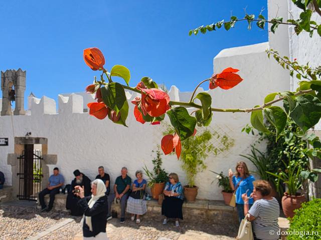 Mănăstirea „Izvorul Tămăduirii” din Patmos – locașul ce adăpostește Icoana cu trei ochi a Maicii Domnului „Eleusa” / Foto: Magda Buftea Mănăstirea „Izvorul Tămăduirii” din Patmos – locașul ce adăpostește Icoana cu trei ochi a Maicii Domnului „Eleusa”