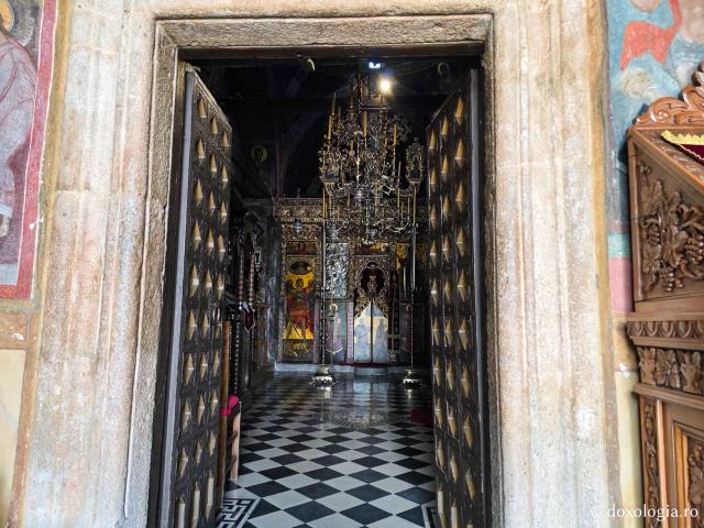 Mănăstirea „Izvorul Tămăduirii” din Patmos – locașul ce adăpostește Icoana cu trei ochi a Maicii Domnului „Eleusa” / Foto: Magda Buftea Mănăstirea „Izvorul Tămăduirii” din Patmos – locașul ce adăpostește Icoana cu trei ochi a Maicii Domnului „Eleusa”