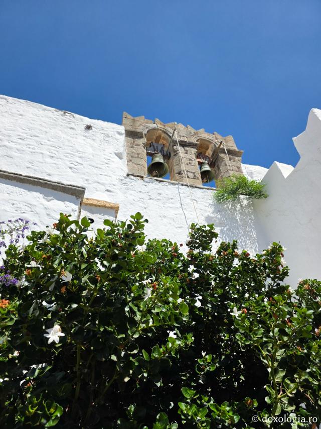 Mănăstirea „Izvorul Tămăduirii” din Patmos – locașul ce adăpostește Icoana cu trei ochi a Maicii Domnului „Eleusa” / Foto: Magda Buftea Mănăstirea „Izvorul Tămăduirii” din Patmos – locașul ce adăpostește Icoana cu trei ochi a Maicii Domnului „Eleusa”
