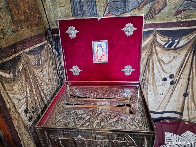 Moaștele Cuviosului Partenie, ctitorul mănăstirii - Mănăstirea „Izvorul Tămăduirii” din Patmos – locașul ce adăpostește Icoana cu trei ochi a Maicii Domnului „Eleusa”