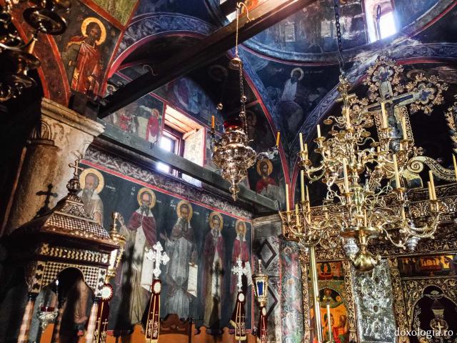 Mănăstirea „Izvorul Tămăduirii” din Patmos – locașul ce adăpostește Icoana cu trei ochi a Maicii Domnului „Eleusa” Mănăstirea „Izvorul Tămăduirii” din Patmos – locașul ce adăpostește Icoana cu trei ochi a Maicii Domnului „Eleusa”
