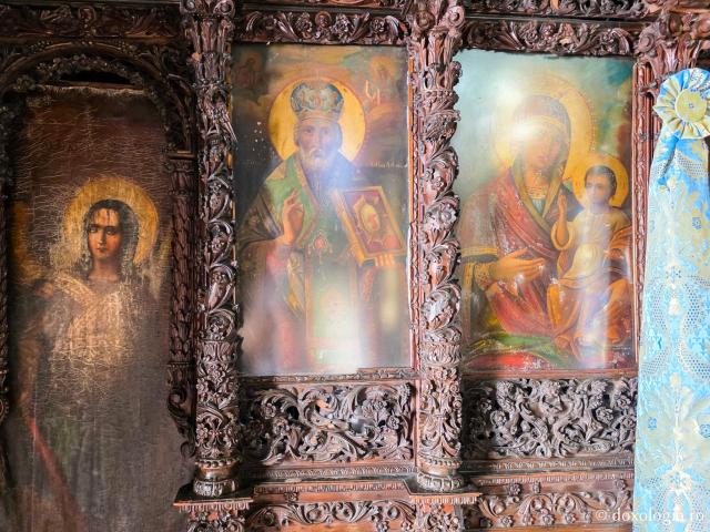 Mănăstirea „Panaghia Tsambika” (Kato sau „Tsambika de jos”) – locașul ce deține o icoană făcătoare de minuni a Maicii Domnului