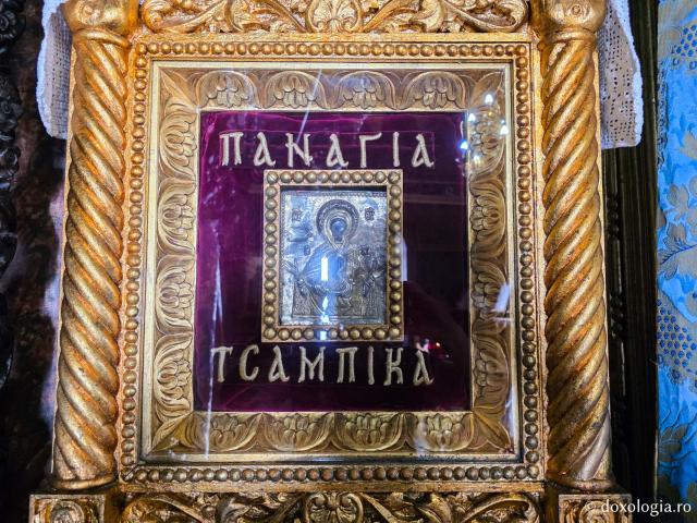 Mănăstirea „Panaghia Tsambika” (Kato sau „Tsambika de jos”) – locașul ce deține o icoană făcătoare de minuni a Maicii Domnului