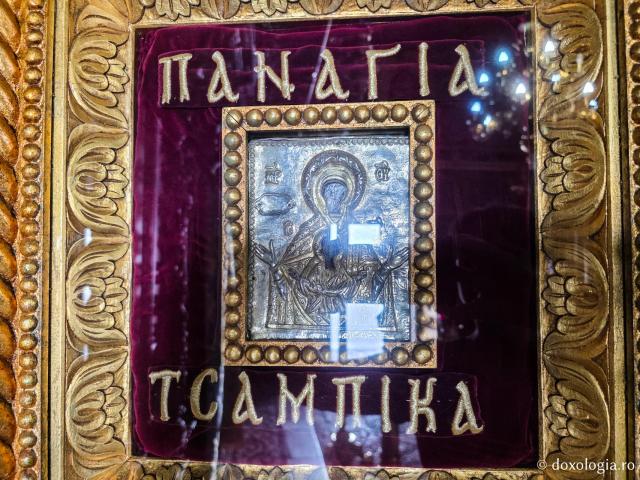 Mănăstirea „Panaghia Tsambika” (Kato sau „Tsambika de jos”) – locașul ce deține o icoană făcătoare de minuni a Maicii Domnului