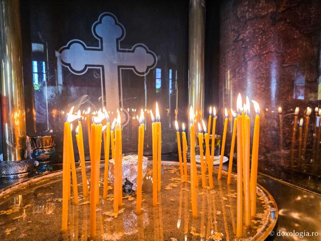 Mănăstirea „Panaghia Tsambika” (Kato sau „Tsambika de jos”) – locașul ce deține o icoană făcătoare de minuni a Maicii Domnului