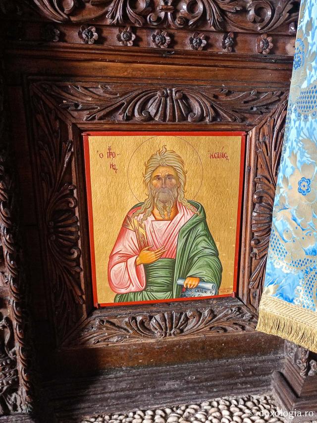 Mănăstirea „Panaghia Tsambika” (Kato sau „Tsambika de jos”) – locașul ce deține o icoană făcătoare de minuni a Maicii Domnului