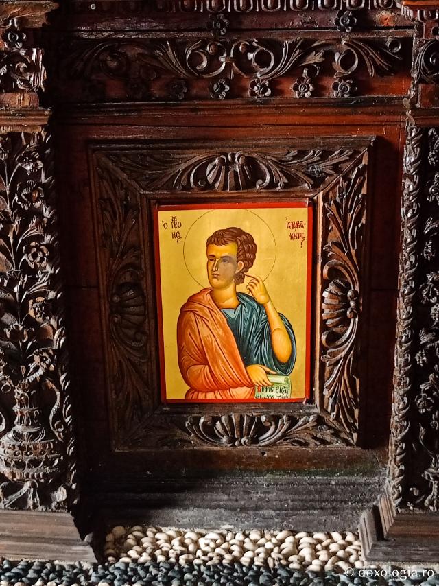Mănăstirea „Panaghia Tsambika” (Kato sau „Tsambika de jos”) – locașul ce deține o icoană făcătoare de minuni a Maicii Domnului